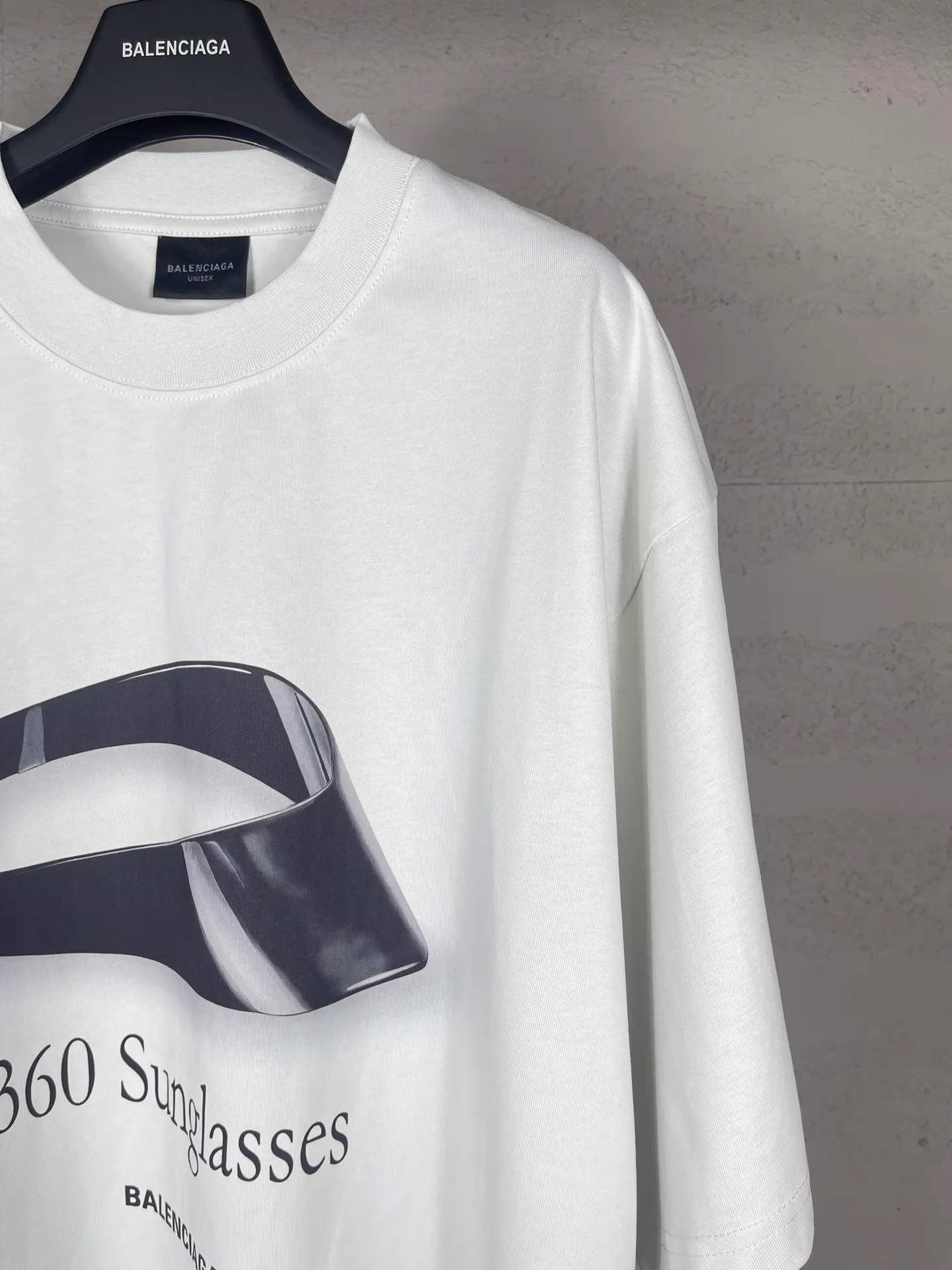 【 . Quality】BALENCI*GA/ .SS 25 New Arrival， T . . Authentic ， ！ 。 ZP 。 260 ， . ， ，。 。 . ， 。 OS . Same Style ：BL 253658 ： Size：XS S M L
